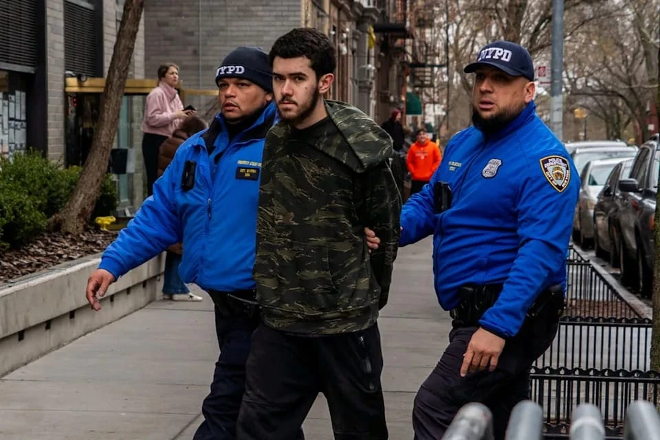 نیویارک میں بارودی مواد نصب کرنے کی کوشش میں افغان نژاد امریکی شہری ابراہیم قیومی گرفتار؛ ملزم کے داعش سے روابط اور 2.5 ملین ڈالر کے گھر میں رہائش کا انکشاف