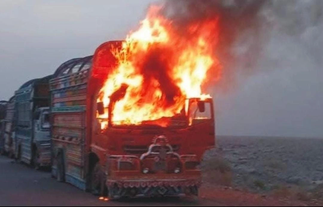 مسلح افراد کا بلوچستان میں ٹرکوں پر حملہ