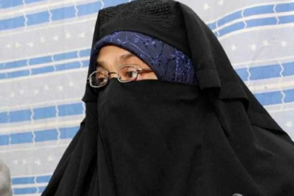 دہلی کی ہندوتوا عدالت سے آسیہ اندرابی کو عمر قید کی سزا کا احمقانہ فیصلہ پون صدی سے کشمیریوں کے خون سے لکھی جانے والی کتابِ حریت کا تازہ باب ہے، جس میں ایک نہتی، باکردار اور باہمت کشمیری خاتون نے بھارت کے غرور کو چیلنج کیا ہوا ہے