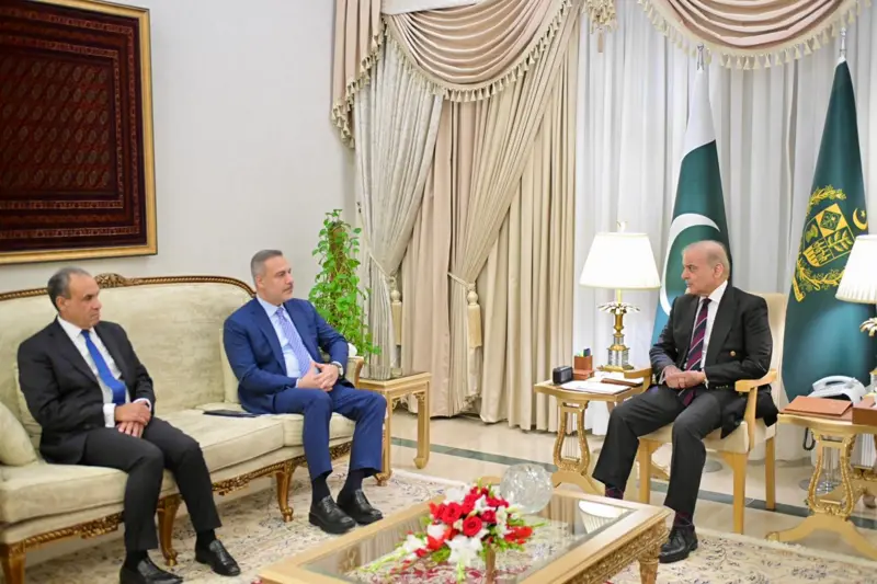 وزیرِاعظم شہباز شریف کی ترکی اور مصر کے وزرائےِ خارجہ سے ملاقات: ’پاکستان ایران اور امریکہ کو مذاکرات کی میز پر لانے کے لیے مثبت کردار ادا کرتا رہے گا‘