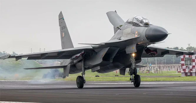 بھارتی فضائیہ کی کارکردگی کا جائزہ لیا جائے تو اعداد و شمار تشویشناک حد تک مایوس کن ہیں۔ گزشتہ تین دہائیوں کے دوران 550 سے زائد فضائی حادثات اور 150 سے زائد پائلٹس کی ہلاکتیں اس بات کا واضح ثبوت ہیں کہ بھارتی فضائیہ کا حفاظتی نظام ایک سنگین بحران کی لپیٹ میں ہے