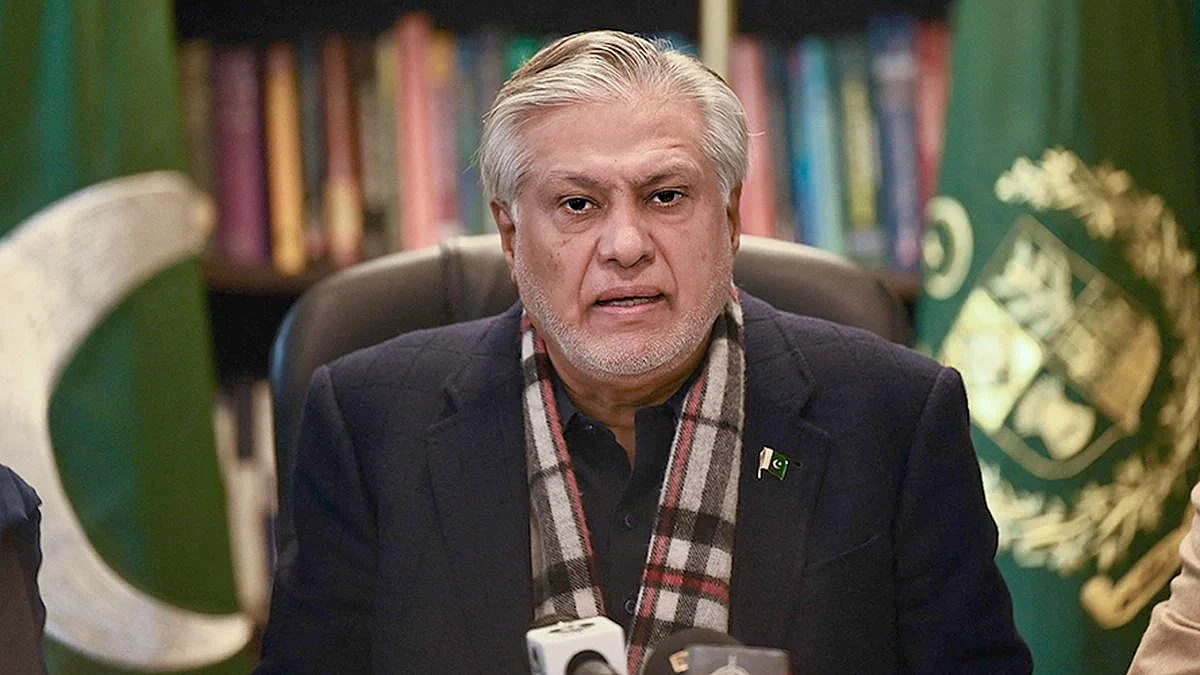 اسحاق ڈار نے آبنائے ہرمز سے پاکستانی جہاز گزرنے پر ٹویٹ کیا