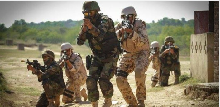 بنوں کے علاقے مزنگہ میں 30 سے 35 دہشت گردوں کے حملے کو پولیس اور مقامی عوام نے مشترکہ طور پر ناکام بنا دیا۔ شدید مقابلے کے بعد حملہ آور زخمی حالت میں فرار ہونے پر مجبور ہو گئے