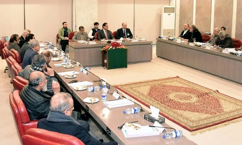 پی ٹی آئی قیادت کا استعفے دینے سے انکار