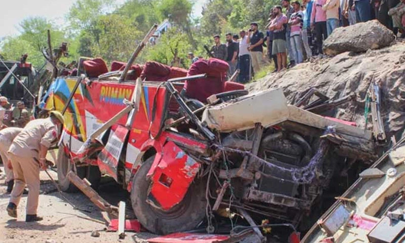 مقبوضہ کشمیر کے ضلع ادھم پور میں مسافر بس کھائی میں گرنے سے 21 افراد جاں بحق اور 45 زخمی ہو گئے؛ بس میں گنجائش سے زائد مسافر سوار تھے۔