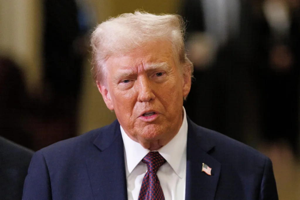 ایران اور امریکہ کے درمیان مذاکرات کے دوسرے دور کے لیے اسلام آباد کو میزبان کے طور پر دیکھا جا رہا ہے، جبکہ امریکی صدر ڈونلڈ ٹرمپ کی پاکستان آمد کی اطلاعات نے عالمی سیاست میں ہلچل مچا دی ہے