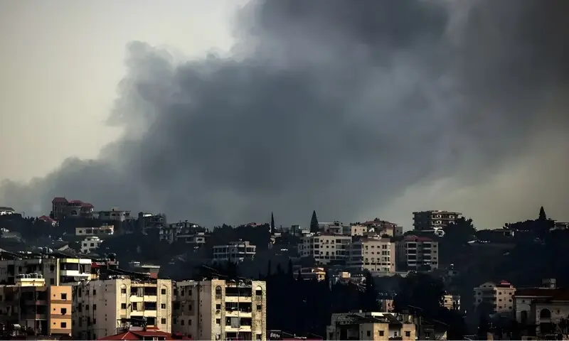 لبنان میں جنگ بندی کے نفاذ کے چند گھنٹوں بعد ہی اسرائیل کی جانب سے خلاف ورزیاں؛ جنوبی لبنان کے دیہات پر رات گئے گولہ باری سے کشیدگی برقرار۔