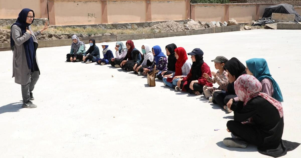 یونیسف نے افغانستان میں خواتین کی تعلیم اور روزگار پر پابندیوں کو مستقبل کے لیے سنگی خطرہ قرار دیتے ہوئے 25 ہزار خواتین ورکرز کی کمی کا خدشہ ظاہر کر دیا۔