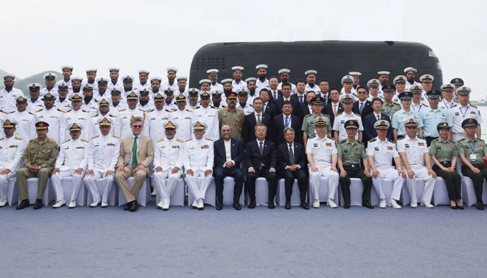 پاک بحریہ میں شامل