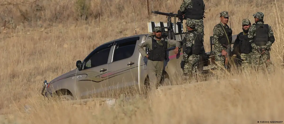 افغانستان کے صوبہ کنڑ میں مبینہ فضائی حملوں کے بعد چمن بارڈر پر پاک افغان افواج کے درمیان مسلح جھڑپیں شروع ہو گئیں، جس سے سرحدی علاقوں میں صورتحال کشیدہ ہو گئی ہے۔