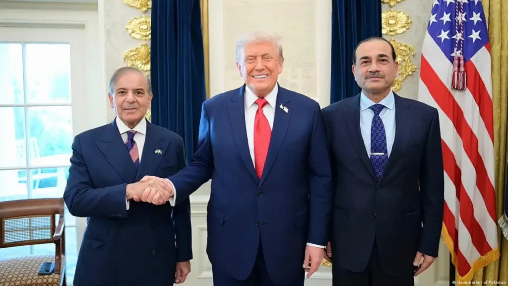 سوئس اخبار 'دی بلک' کا دعویٰ: سوئٹزرلینڈ کا بطور ثالث کردار ختم، پاکستان نے امریکہ، ایران اور اسرائیل کے درمیان جنگ بندی کروا کر دنیا کو حیران کر دیا۔