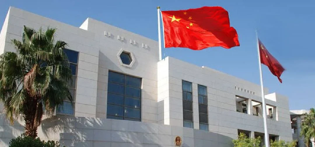 ایران میں چینی سفارت خانے نے صورتحال کی سنگینی کے پیشِ نظر تمام چینی شہریوں کو فوری ملک چھوڑنے کا دوسرا ہنگامی نوٹس جاری کر دیا ہے، جس سے خطے میں بڑے فوجی تصادم کے خدشات بڑھ گئے ہیں۔