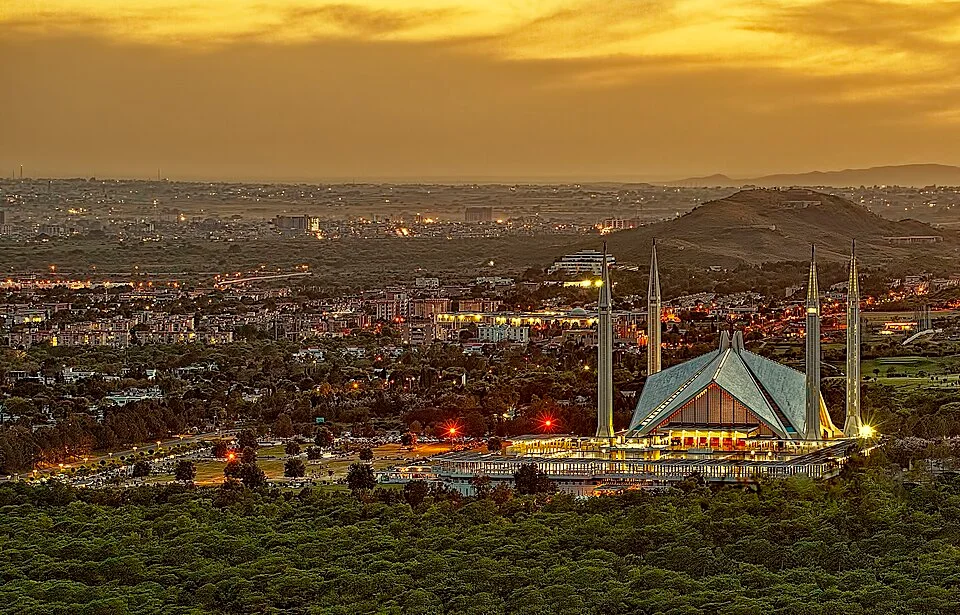 اسلام آباد میں امریکہ اور ایران کے مذاکرات کے لیے سیکیورٹی پلان فائنل کر لیا گیا ہے۔ وزیر داخلہ محسن نقوی نے غیر ملکی وفود کو 'ویزا آن ارائیول' دینے اور ریڈ زون کو مکمل سیل کرنے کی ہدایت جاری کر دی ہے