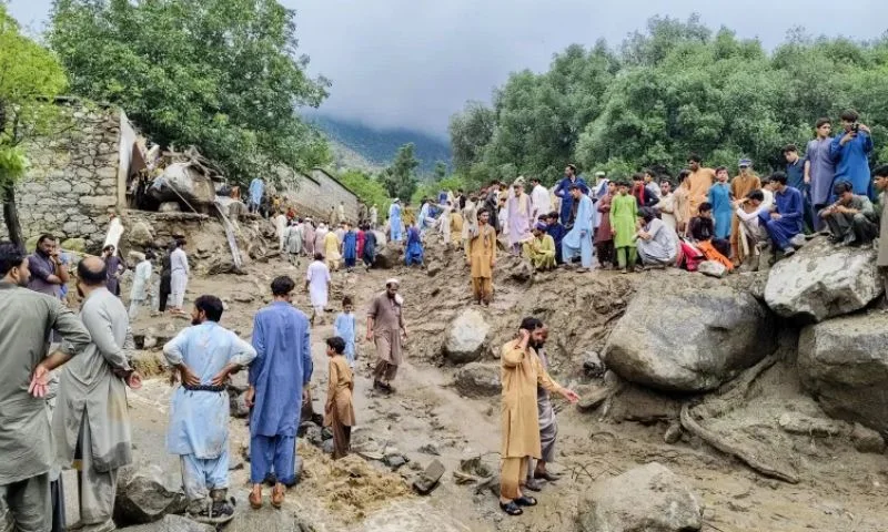 خیبر پختونخوا میں بارشوں کی تباہ کاریوں سے 26 اموات اور درجنوں زخمی۔ پی ڈی ایم اے کی رپورٹ کے مطابق 102 گھروں کو نقصان پہنچا۔ بالائی علاقوں میں 8 اپریل تک شدید بارشوں اور سیلاب کا خطرہ