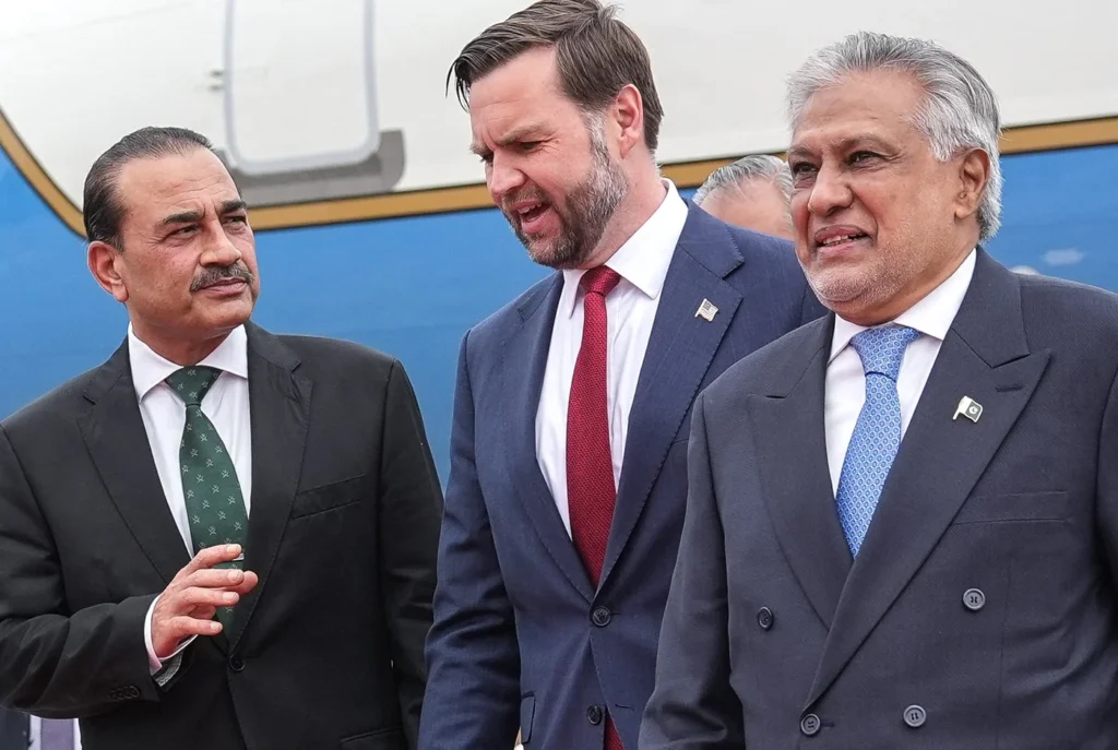 پاکستان کا نیا اثر و رسوخ اسے ایک نازک جغرافیائی سیاسی جال کے مرکز میں لے آیا ہے