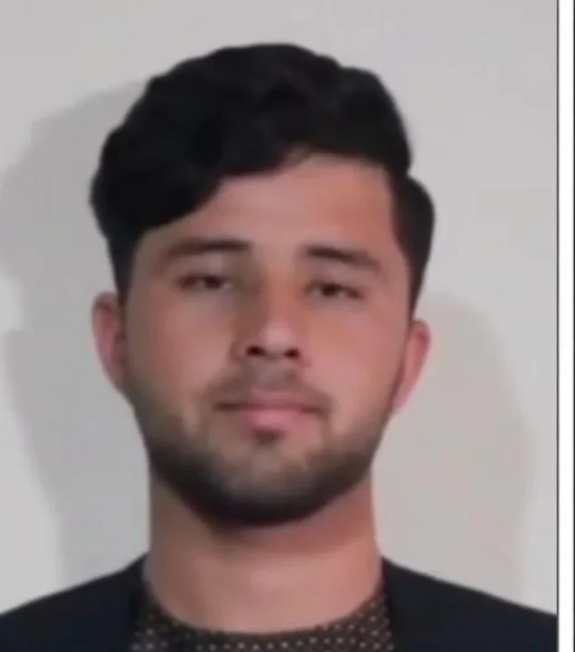 افغان وزیرِ ہائر ایجوکیشن شیخ ندا محمد ندیم نے کابل یونیورسٹی کے دورے کے دوران ادب کے ایک طالب علم کو ازبک ٹوپی پہننے پر سرِعام تھپڑ مار دیا۔ عینی شاہدین نے واقعے کو نسلی تذلیل اور ثقافتی شناخت پر حملہ قرار دیا ہے