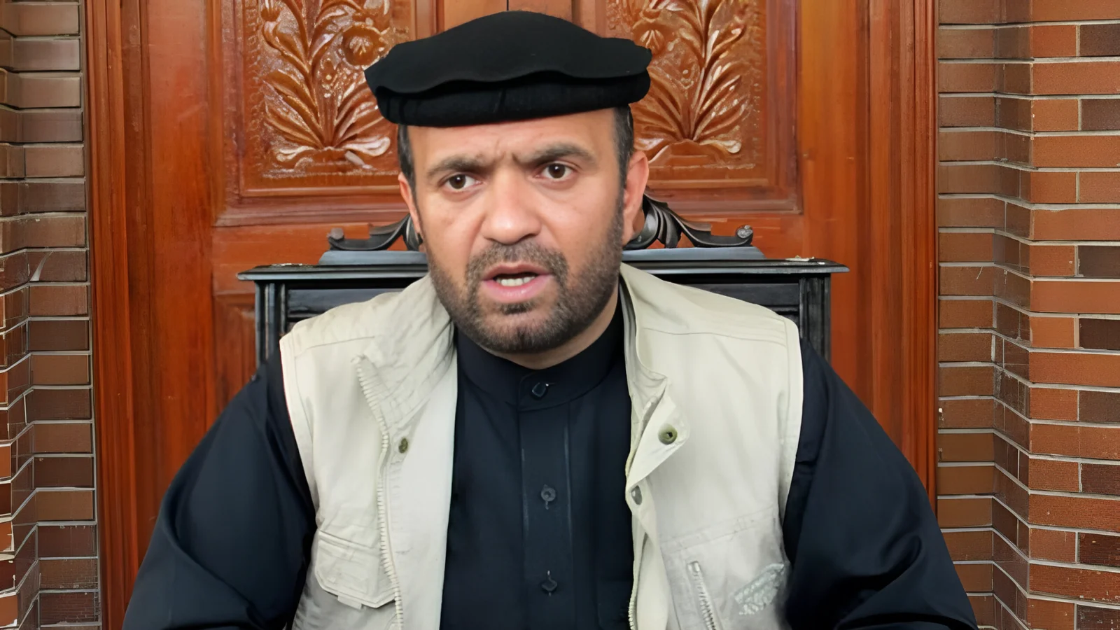 کینیا کی عدالت نے افغان پارلیمنٹ کے سابق رکن ظاہر قدیر کو منشیات اور اسلحہ اسمگلنگ کے الزامات میں امریکہ کے حوالے کرنے کا حکم دے دیا ہے۔