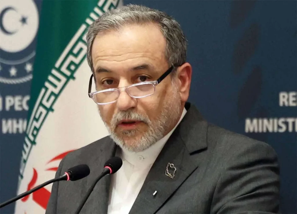 ایرانی وزیر خارجہ عباس عراقچی نے دورہ اسلام آباد کو انتہائی مفید قرار دیتے ہوئے کہا ہے کہ پاکستان کے ساتھ ایران امریکہ مذاکرات کی بحالی کے لیے مثبت مشاورت ہوئی ہے۔