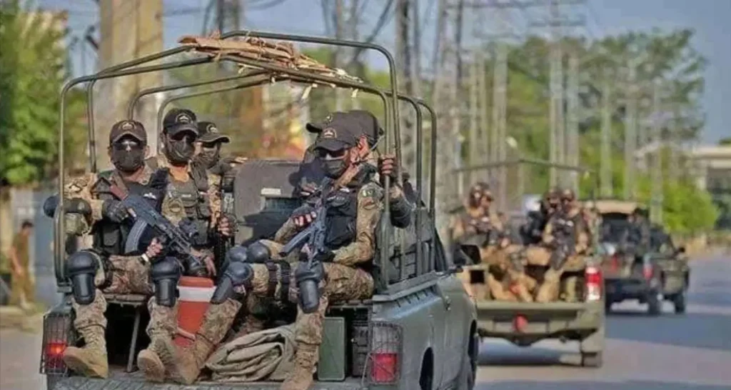 خیبرپختونخوا کے اضلاع لکی مروت اور جنوبی وزیرستان میں فتنہ الخوارج کے حملوں میں پولیس افسر اور فوجی صوبیدار نے جامِ شہادت نوش کیا۔ سیکیورٹی اداروں نے خوارج کے عزائم ناکام بنانے کا عہد کر لیا۔