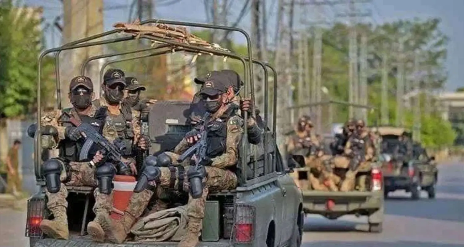 خیبرپختونخوا کے اضلاع لکی مروت اور جنوبی وزیرستان میں فتنہ الخوارج کے حملوں میں پولیس افسر اور فوجی صوبیدار نے جامِ شہادت نوش کیا۔ سیکیورٹی اداروں نے خوارج کے عزائم ناکام بنانے کا عہد کر لیا۔