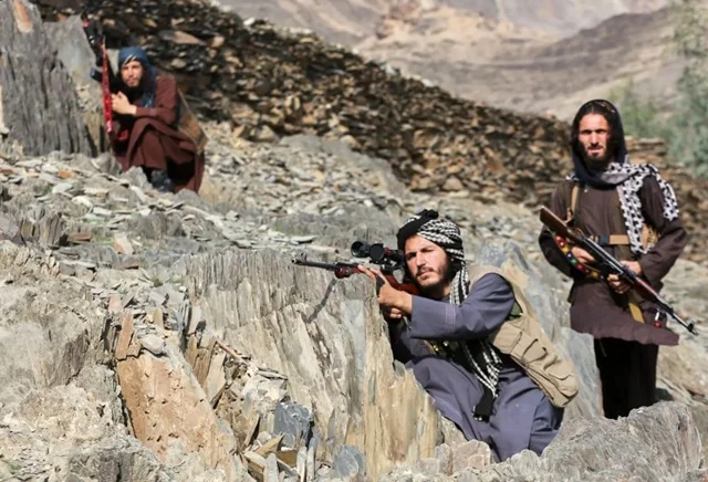 عالمی جریدے سری لنکا گارڈین نے طالبان کے نظامِ حکومت کو غیر نمائندہ اور آمرانہ قرار دیتے ہوئے کہا ہے کہ افغانستان میں طاقت کا مرکز قندھار کا ایک مختصر حلقہ ہے، جہاں اداروں کے بجائے فرمانوں کے ذریعے حکومت چلائی جا رہی ہے