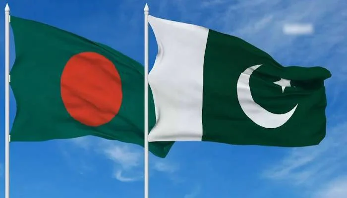 بنگلہ دیش نے خارجہ پالیسی تبدیل کرتے ہوئے اپنے اعلیٰ سول افسران کا تربیتی پروگرام بھارت سے پاکستان منتقل کر دیا ہے، جس کے تحت 12 بیوروکریٹس لاہور میں تربیت حاصل کر رہے ہیں۔