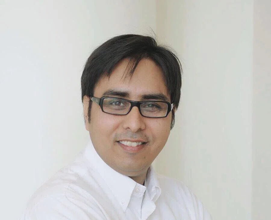 شہباز گل کی ایک حالیہ ویڈیو نے سوشل میڈیا پر نیا تنازع کھڑا کر دیا ہے، جہاں ان پر ڈالرز اور ویوز کی خاطر برطانوی اخبار کا جھوٹا حوالہ دے کر بھارتی بیانیے کو فروغ دینے کا الزام عائد کیا جا رہا ہے۔