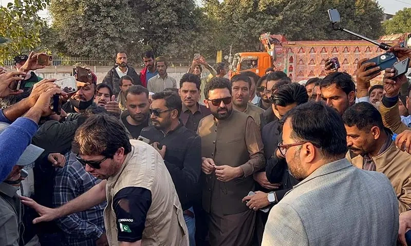 سہیل آفریدی سڑکوں کی بندش میں مصروف