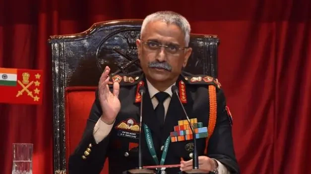 سابق انڈین آرمی چیف منوج نروانے نے پاکستان سے مذاکرات کی حمایت کرتے ہوئے کہا ہے کہ دونوں ممالک کے عوام کے مسائل ایک جیسے ہیں اور عوامی سطح پر دوستی ہی تعلقات کی بہتری کا راستہ ہے۔