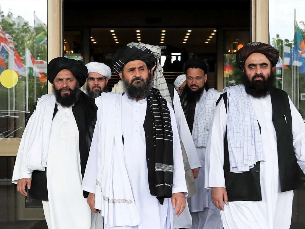 افغان طالبان کی اعلیٰ قیادت نے مولانا فضل الرحمان سے رابطہ کر کے شیخ ادریس کی شہادت پر تعزیت کی، تاہم پاکستانی عوام نے ٹی ٹی پی کے حملوں پر کابل کی خاموشی کو 'دوہرا معیار' قرار دیا ہے۔