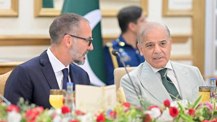 وزیراعظم شہباز شریف سے پرنس رحیم آغا خان پنجم کی ملاقات میں صحت، تعلیم، موسمیاتی تبدیلی اور ترقیاتی شعبوں میں تعاون پر گفتگو کی گئی۔