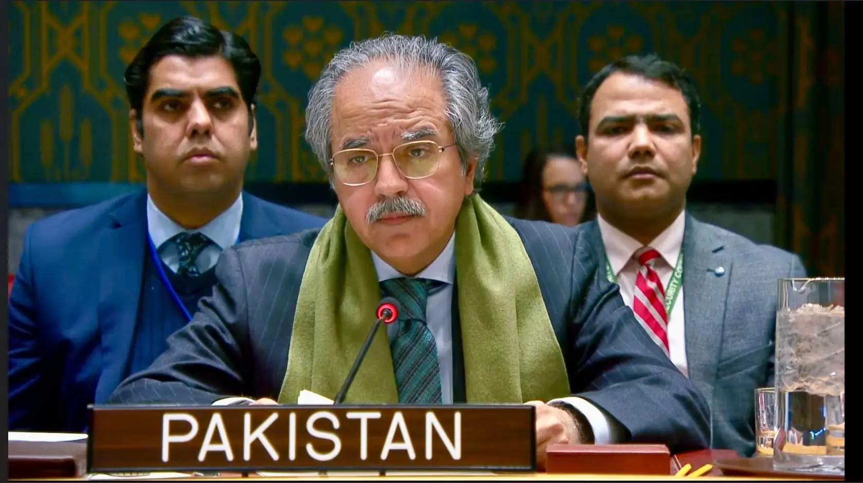 اقوام متحدہ میں پاکستان کے مندوب عاصم افتخار نے مشرقِ وسطیٰ کی صورتحال پر تشویش ظاہر کرتے ہوئے حملوں کی مذمت اور سفارت کاری پر زور دیا۔