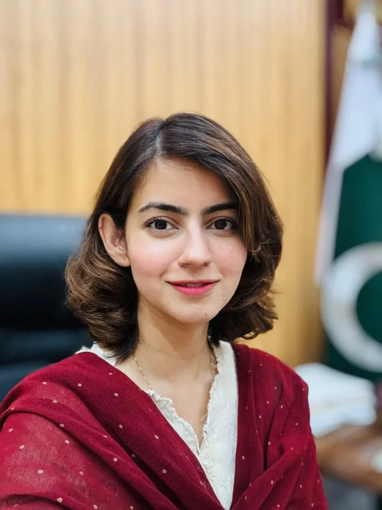 صدارتی اعزاز یافتہ افسر ڈاکٹر انعم فاطمہ کو تجاوزات کے خلاف کاروائیوں پر عوامی خراجِ تحسین پیش کیا جا رہا ہے، جبکہ سوشل میڈیا پر منفی مہم کو سیاسی مایوسی قرار دیا جا رہا ہے۔