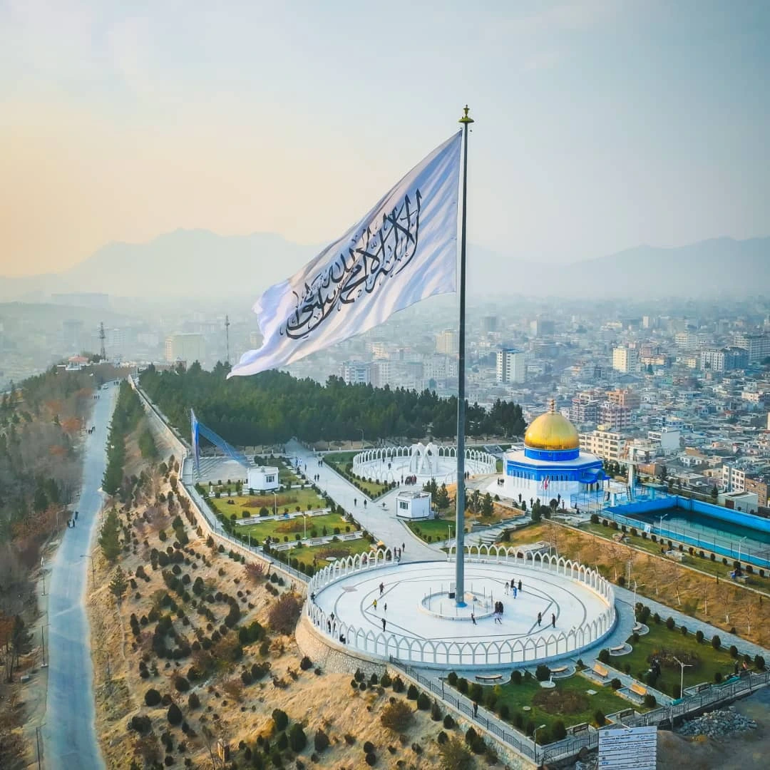 طالبان کے حکم کے تحت اداروں کے ناموں سے “قومی” ہٹانا محض انتظامی تبدیلی نہیں بلکہ قومی شناخت اور عالمی تعلقات پر اثرانداز ہونے والا اقدام سمجھا جا رہا ہے۔