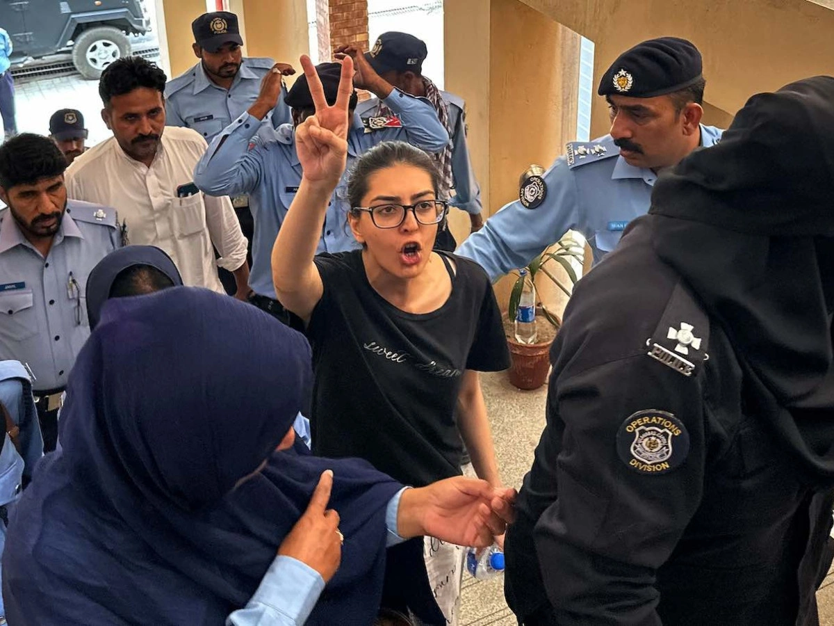 ایمان مزاری