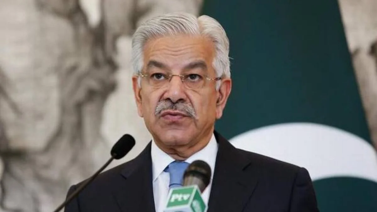 وزیرِ دفاع خواجہ آصف نے قومی اسمبلی میں افغانستان کو سخت ترین وارننگ دیتے ہوئے کابل کو بھارت کا آلہ کار قرار دے دیا اور کہا کہ دونوں سرحدوں پر دشمن ایک ہی ہے۔