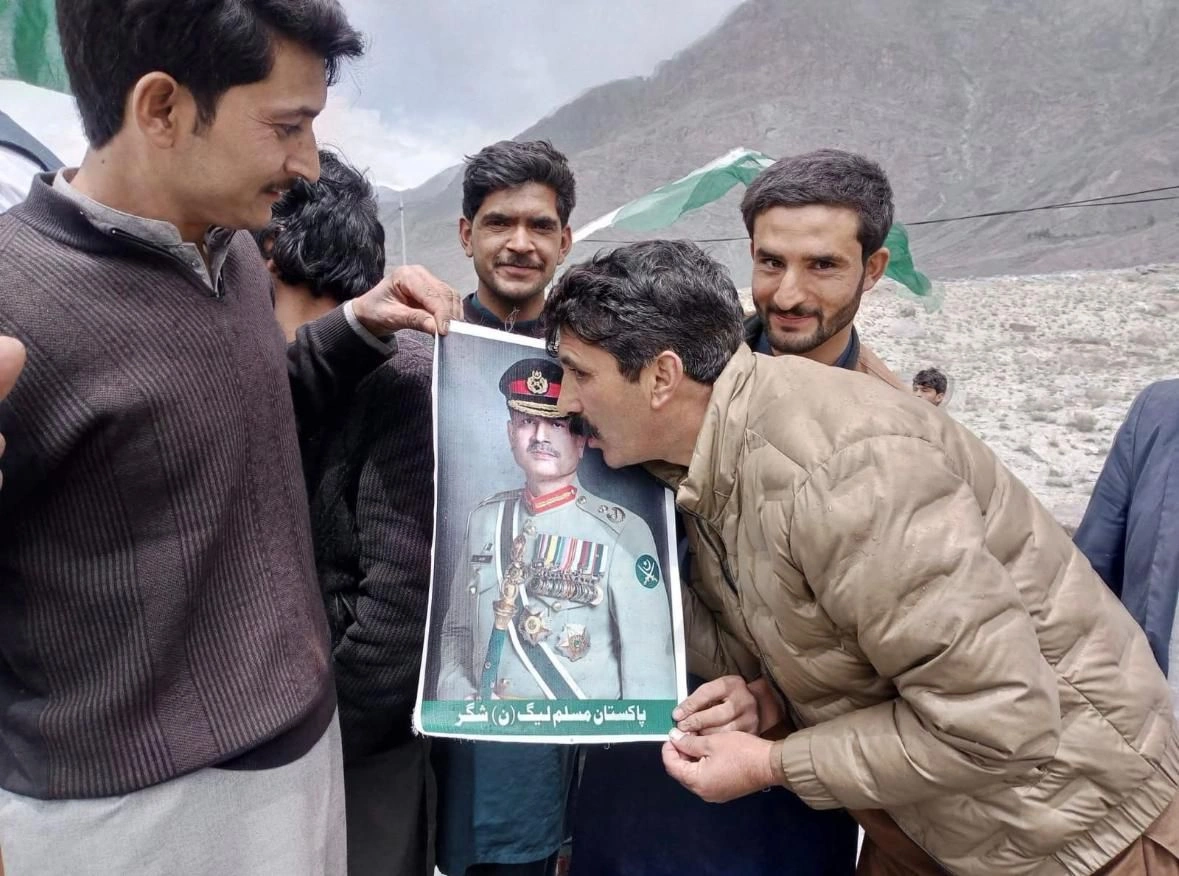 عوام کا محبت کا اظہار