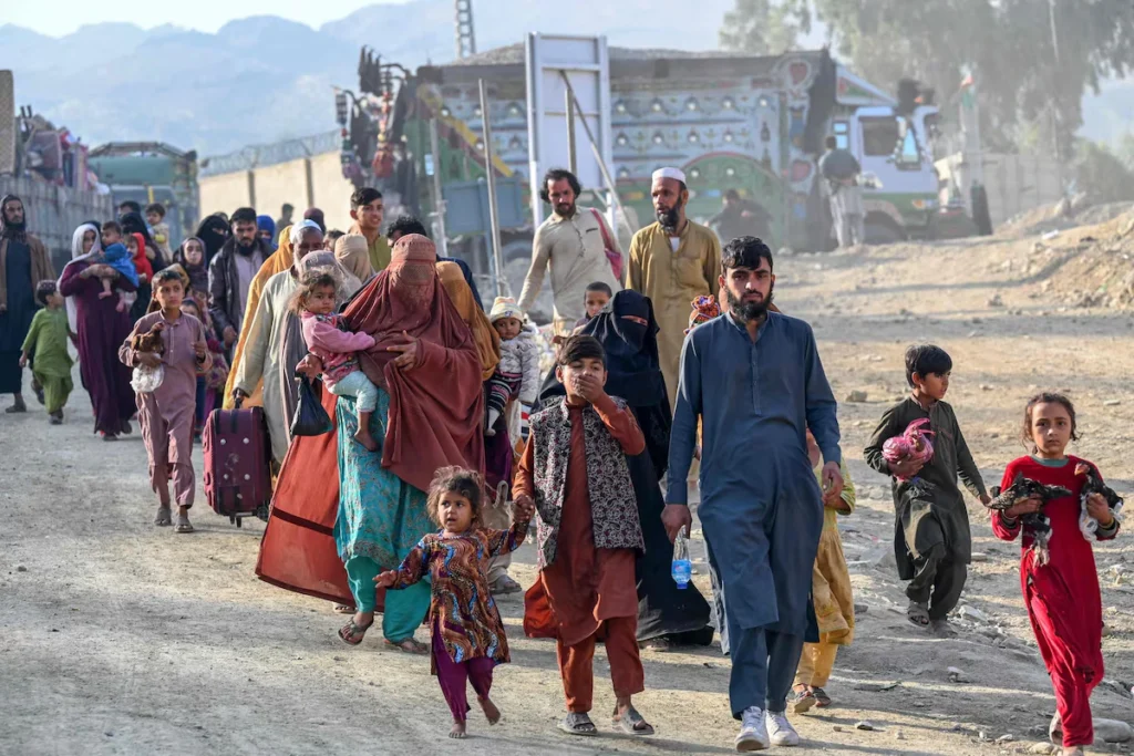 محض 41 افراد کے سروے کی بنیاد پر لگائے گئے الزامات کو پاکستان نے یکطرفہ قرار دیتے ہوئے مسترد کیا اور بنوں حملے سمیت سکیورٹی صورتحال کو اپنی پالیسی کی اصل وجہ قرار دیا۔