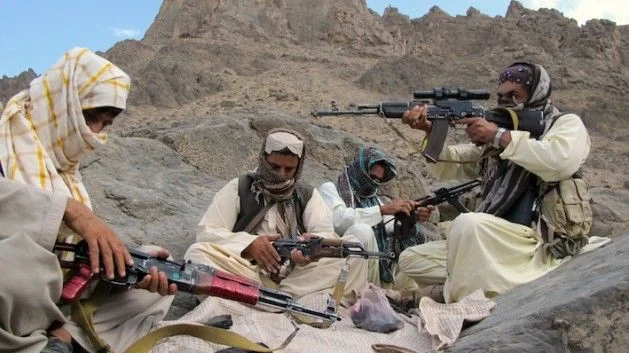 بلوچستان میں سرگرم کالعدم تنظیموں بی ایل اے اور بی ایل ایف کے درمیان دیرینہ تنازعات شدت اختیار کر گئے ہیں، جہاں غداری کے الزامات، 'تنزیمی عدالتوں' کے ذریعے سزاؤں اور طبقاتی تضاد نے ان کے داخلی زوال کو واضح کر دیا ہے۔