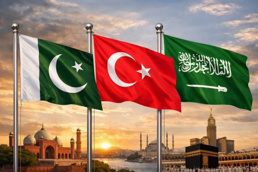 ریاض، اسلام آباد اور انقرہ کے درمیان نیا دفاعی اتحاد قائم؛ بھارت نے ترکی کو اپنا نیا حریف قرار دے دیا جبکہ سعودی عرب نے پاکستان کے دفاع کو اپنی 'ریڈ لائن' قرار دیا ہے۔