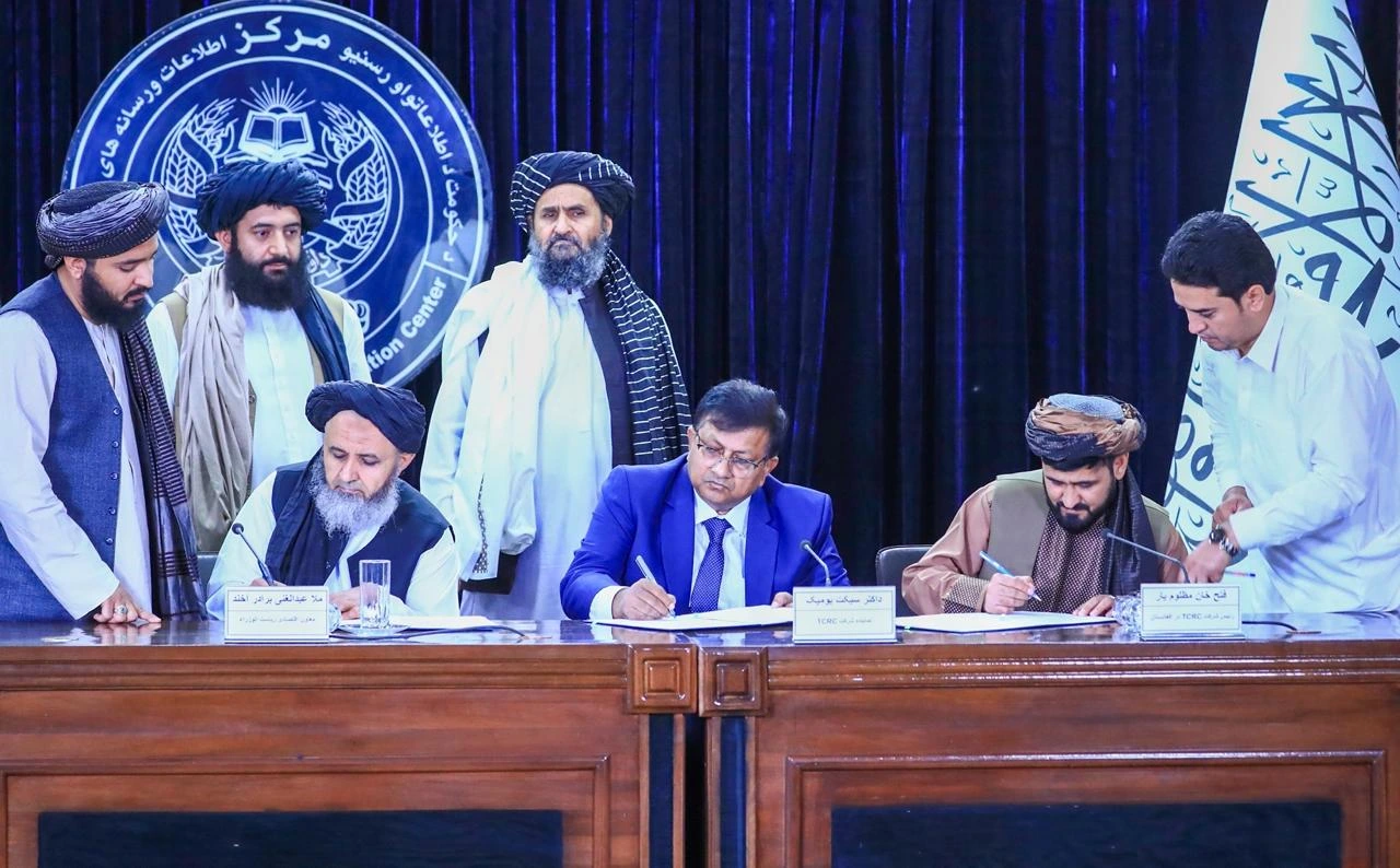انڈیا اور طالبان حکومت کے درمیان 46 ملین ڈالر کے لیبارٹری معاہدے پر سابق افغان وزیر سید سادات نادری اور پاکستانی تجزیہ نگاروں نے اسے اسٹریٹجک مفادات اور خطے کی سلامتی کے لیے خطرہ قرار دیا ہے۔