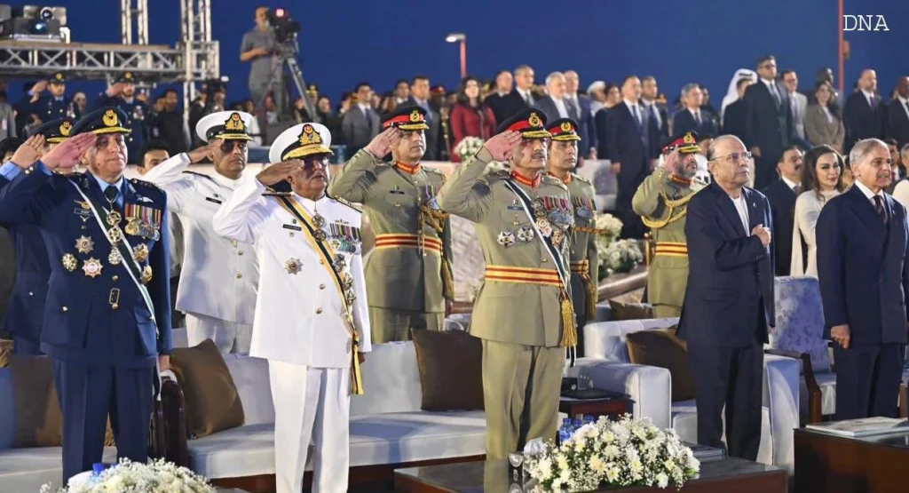 پاکستان مونومنٹ پر منعقدہ بنیان مرصوص لیزر شو نے قیامِ پاکستان کی جدوجہد اور دفاعِ وطن کے معرکوں کو جدید بصری ٹیکنالوجی کے ذریعے زندہ کر دیا، جس میں شہداء اور غازیوں کو بھرپور خراجِ تحسین پیش کیا گیا۔