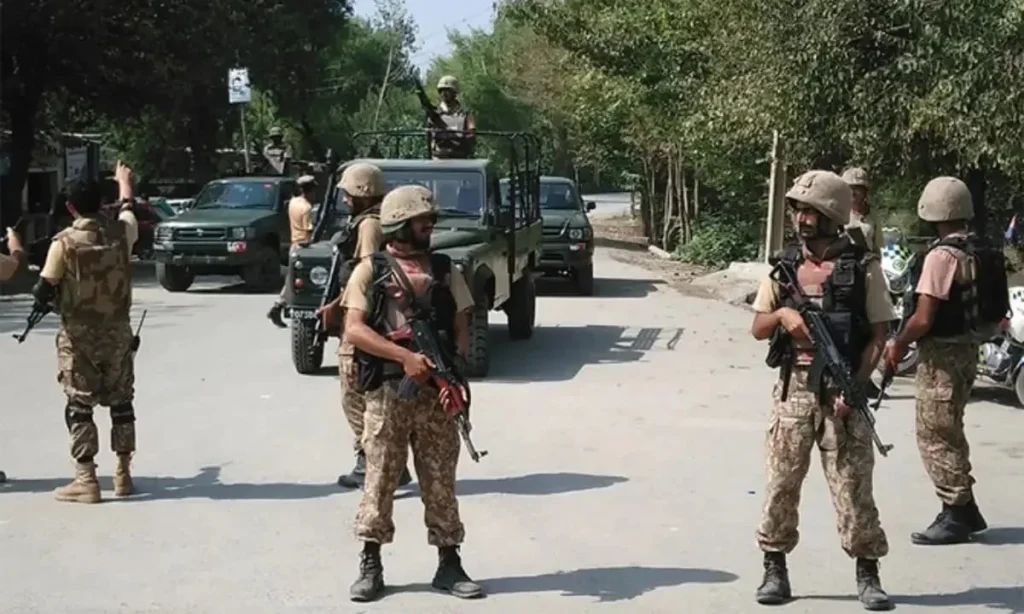جنوبی وزیرستان میں وانا کے قریب ثمر باغ میں سکیورٹی فورسز نے انٹیلی جنس بنیاد پر کاروائی کرتے ہوئے مسجد میں پناہ گزین فتنہ الخوارج کے 4 دہشت گردوں کو ہلاک کر دیا۔