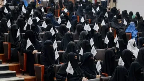 افغان جامعات پر نظریاتی کنٹرول؛ طلبہ کے لیے فقہ حنفی کا حلف لازمی قرار