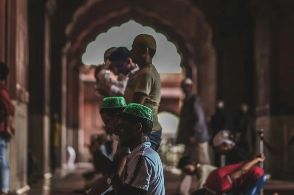 بھارت کے شہر ممبئی کی ایک رہائشی سوسائٹی میں عیدالاضحیٰ سے قبل قربانی کے بکرے رکھنے پر شدید تنازع کھڑا ہو گیا ہے، جسے مبصرین مودی سرکار کے دور میں بڑھتی ہوئی عدم برداشت اور مسلم مخالف پولرائزیشن کا عکاس قرار دے رہے ہیں۔