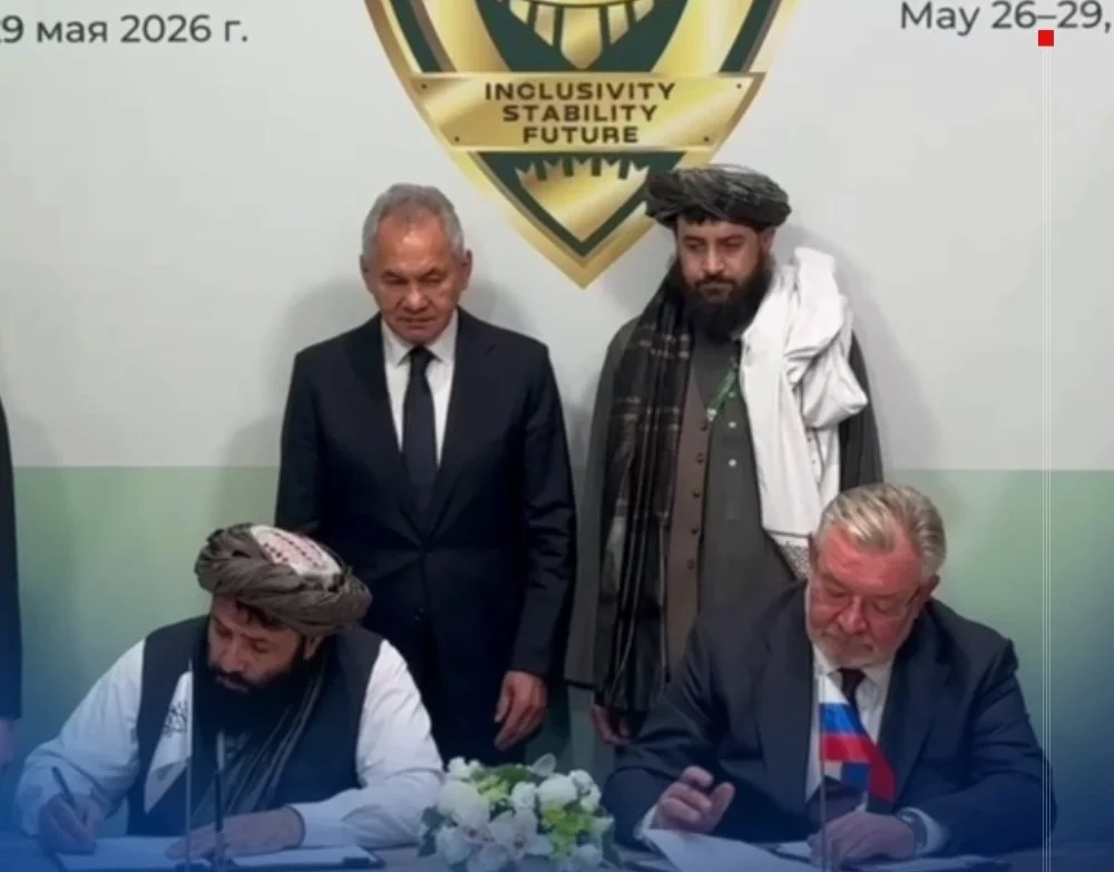 ماسکو میں افغان وزیرِ دفاع ملا یعقوب اور روسی حکام کے مابین فوجی و تکنیکی تعاون کے معاہدے پر دستخط نے تزویراتی تضادات اور خطے کی سلامتی پر گہرے سوالات کھڑے کر دیے ہیں۔