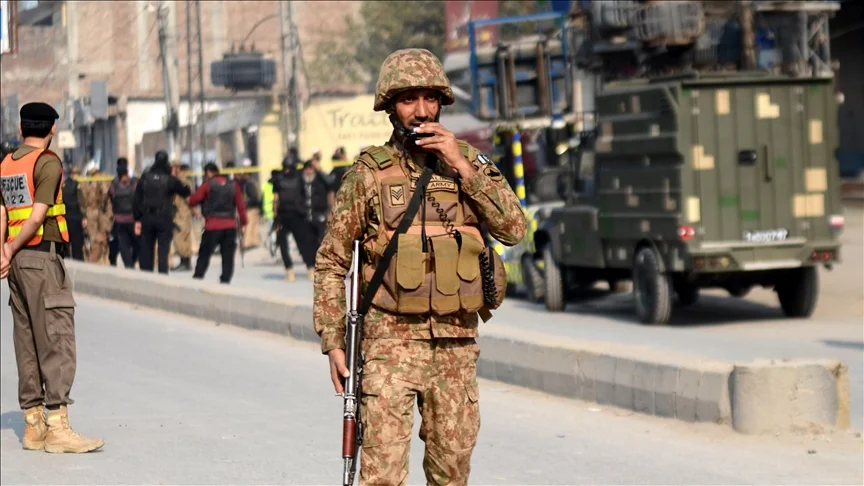 ضلع خیبر کے علاقے آدم خیل میں سکیورٹی فورسز کی ٹارگٹڈ کاروائی کے دوران اہم کمانڈرز سمیت 5 دہشت گرد ہلاک اور 7 زخمی ہو گئے۔