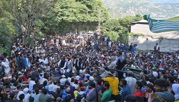 آزاد کشمیر حکومت کے ترجمان نے جوائنٹ عوامی ایکشن کمیٹی کے احتجاج کو سیاسی ضد قرار دیتے ہوئے کہا ہے کہ امن و امان خراب کرنے والوں کے خلاف قانونی کارروائی کی جائے گی۔