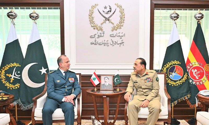 لبنان کی مسلح افواج کے کمانڈر ان چیف جنرل روڈولف ہائیکل نے جنرل ہیڈکوارٹرز (جی ایچ کیو) راولپنڈی کا دورہ کیا، جہاں انہوں نے فیلڈ مارشل سید عاصم منیر سے ملاقات کر کے دوطرفہ دفاعی و عسکری تعاون کے فروغ پر تبادلہ خیال کیا۔