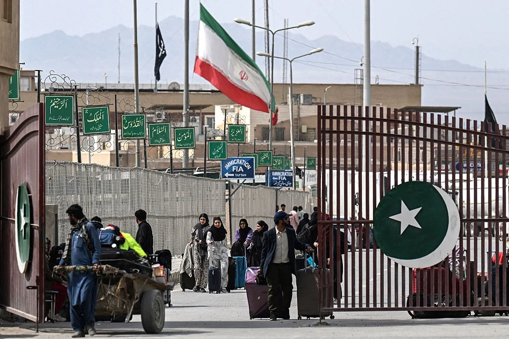 وفاقی حکومت نے ایرانی حکام کے ساتھ کامیاب مذاکرات کے بعد بلوچستان میں پاک-ایران سرحد پر واقع جلاگی بارڈر کراسنگ کو دوبارہ کھولنے کا فیصلہ کیا ہے۔